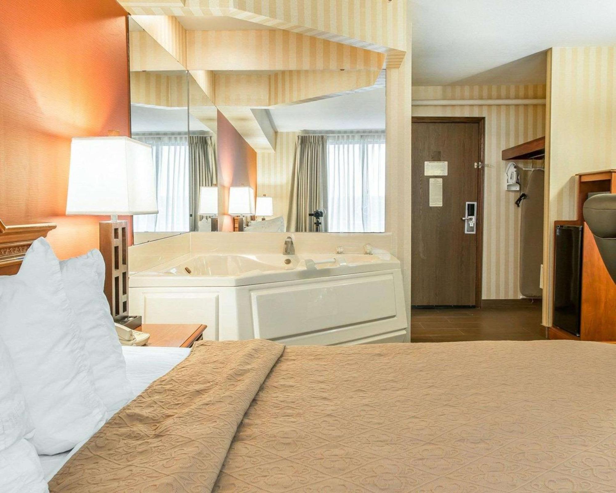 Quality Inn Gaylord Kültér fotó