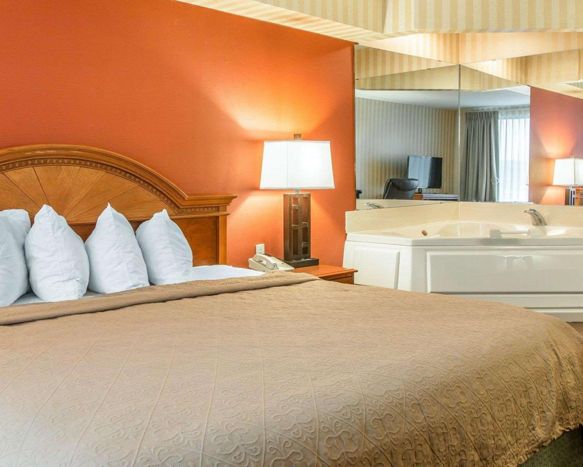 Quality Inn Gaylord Kültér fotó