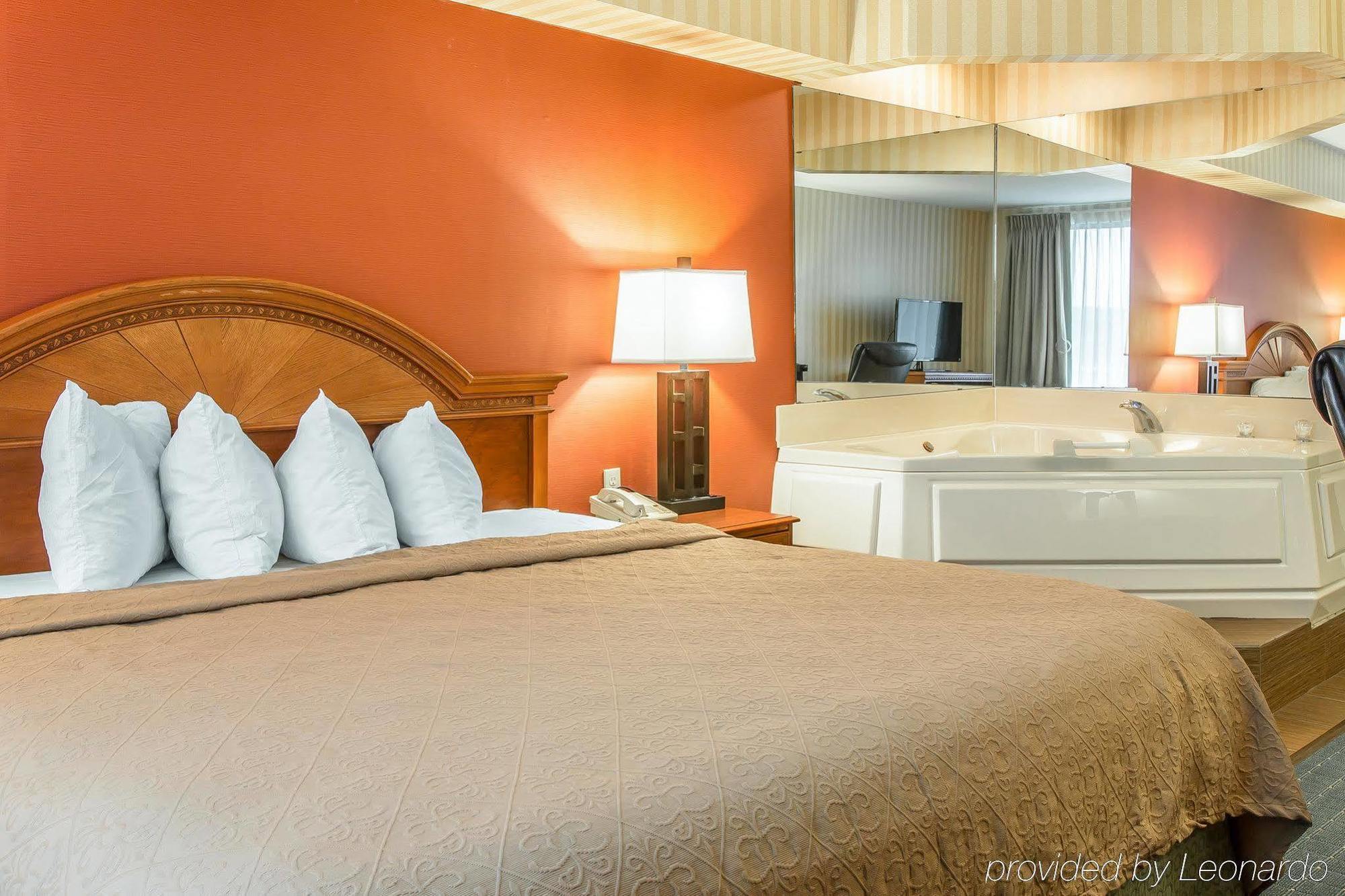 Quality Inn Gaylord Kültér fotó